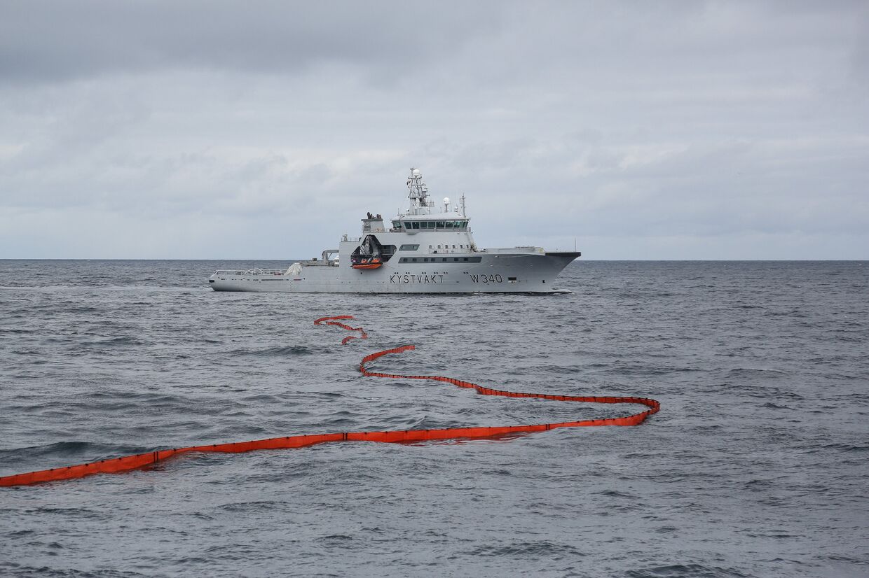 Корабль береговой охраны Норвегии во время международных российско-норвежских учений «Баренц — 2018» в нейтральных водах Баренцева моря