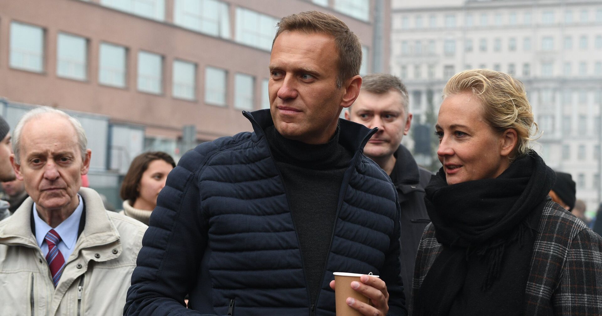 Алексей Навальный с супругой Юлией на согласованном митинге - ИноСМИ, 1920, 15.10.2020