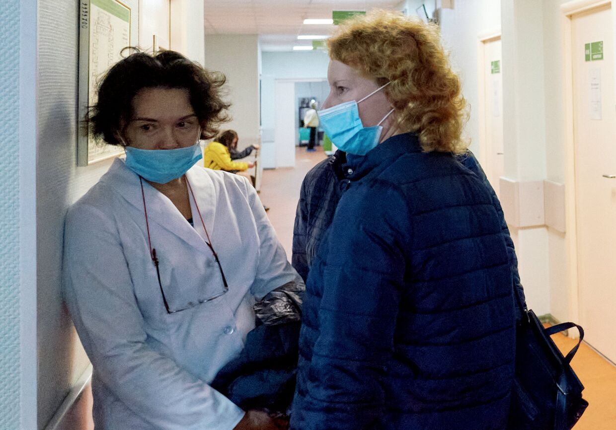 Вакцинация врачей от коронавируса в Сестрорецке