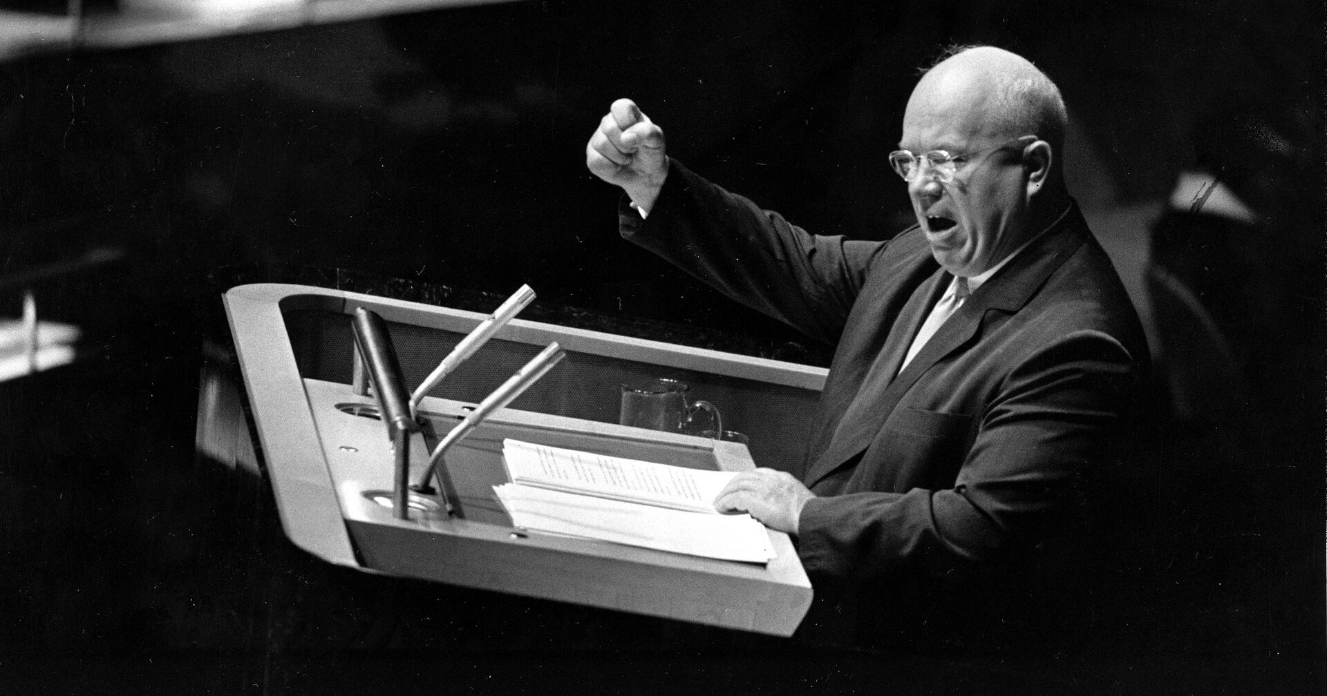 Лидер СССР Никита Хрущев выступает в ООН - ИноСМИ, 1920, 16.10.2020