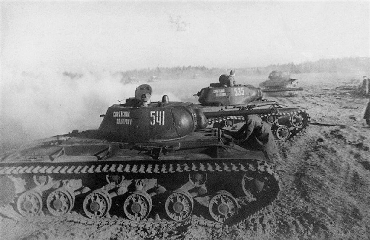 Колонна танков КВ-1