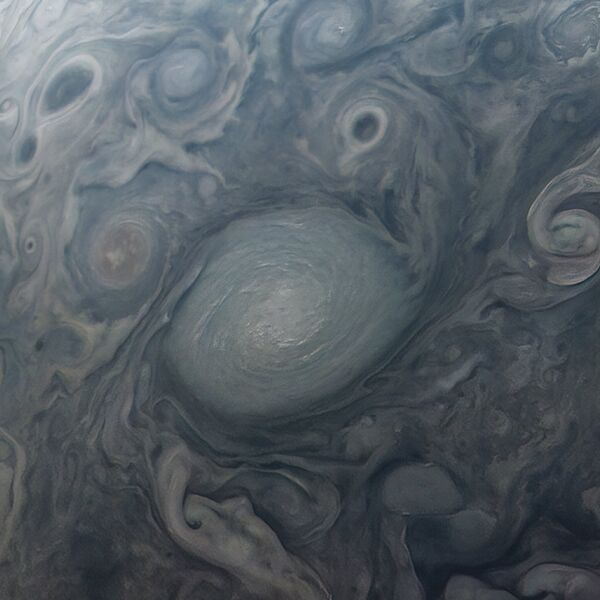Одна из бесчисленных обычных для Юпитера яростных бурь
