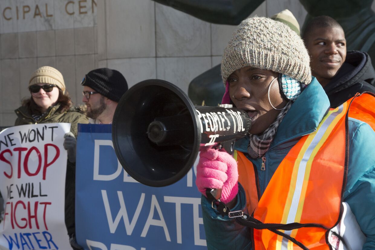 Жители Детройта простестуют против массовых отключений воды за неуплату в домах малоимущих