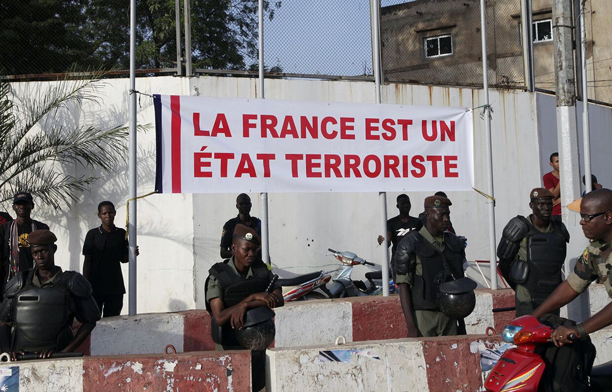 Малийские солдаты во время акции протеста в Бамако