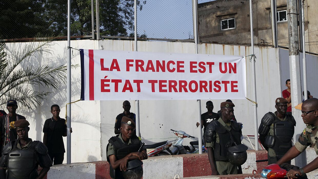 Малийские солдаты во время акции протеста в Бамако