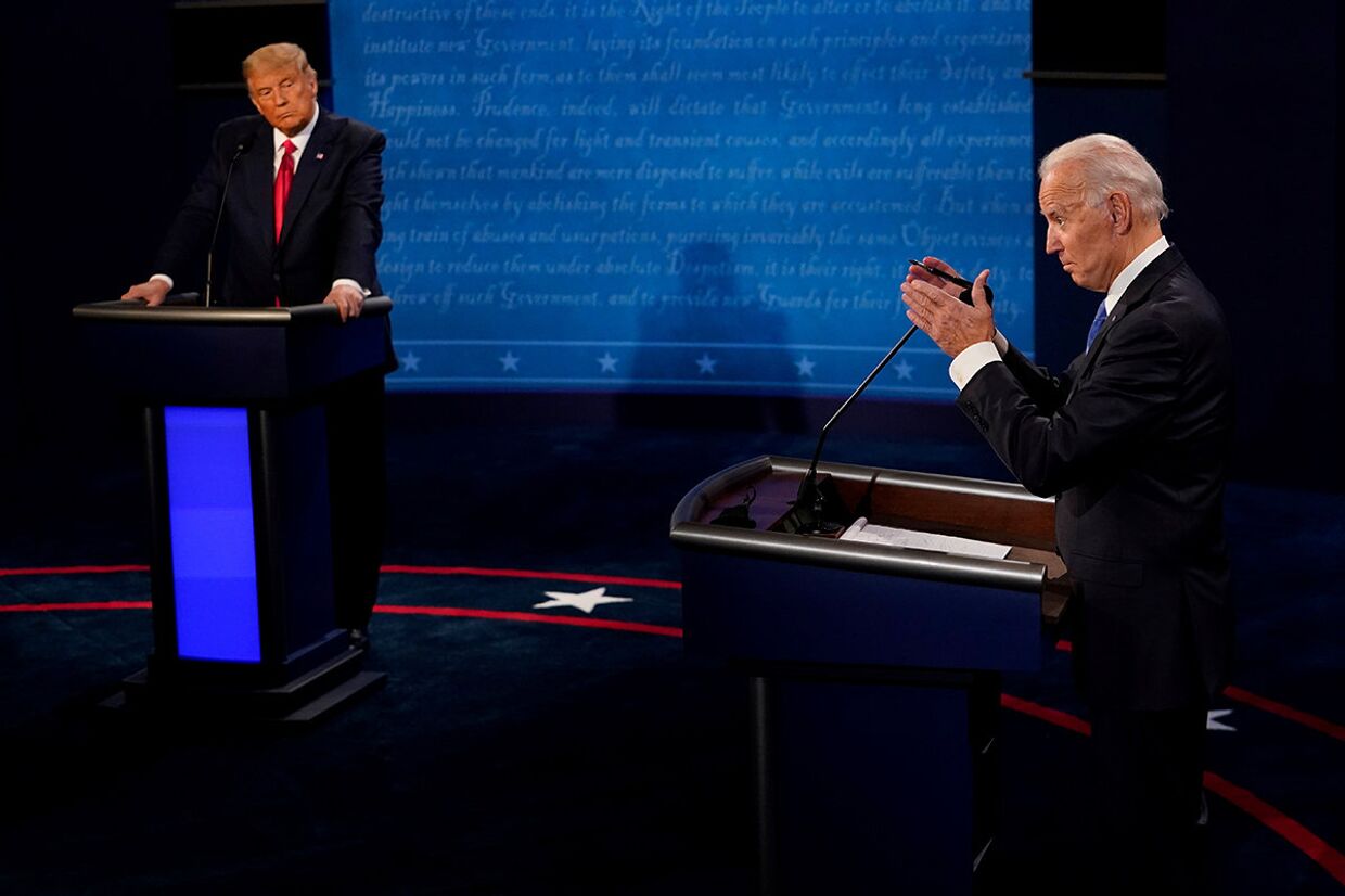 Джо Байден и Дональд Трамп во время дебатов в Нэшвилле