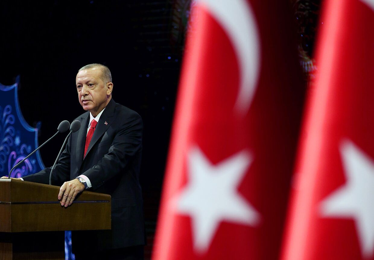 Президент Турции Реджеп Тайип Эрдоган выступает с речью в Анкаре