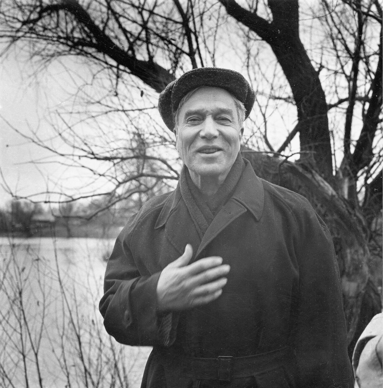 23 октября 1958. Лауреат Нобелевской премии по литературе Борис Пастернак у дома в Подмосковье