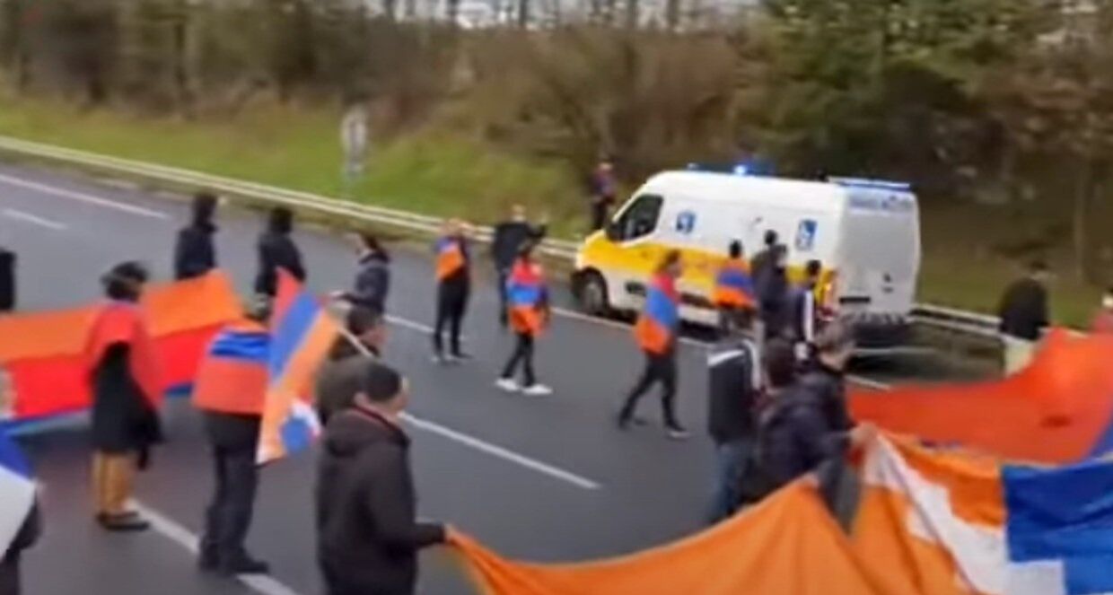 Во Франции турки с молотками напали на армян