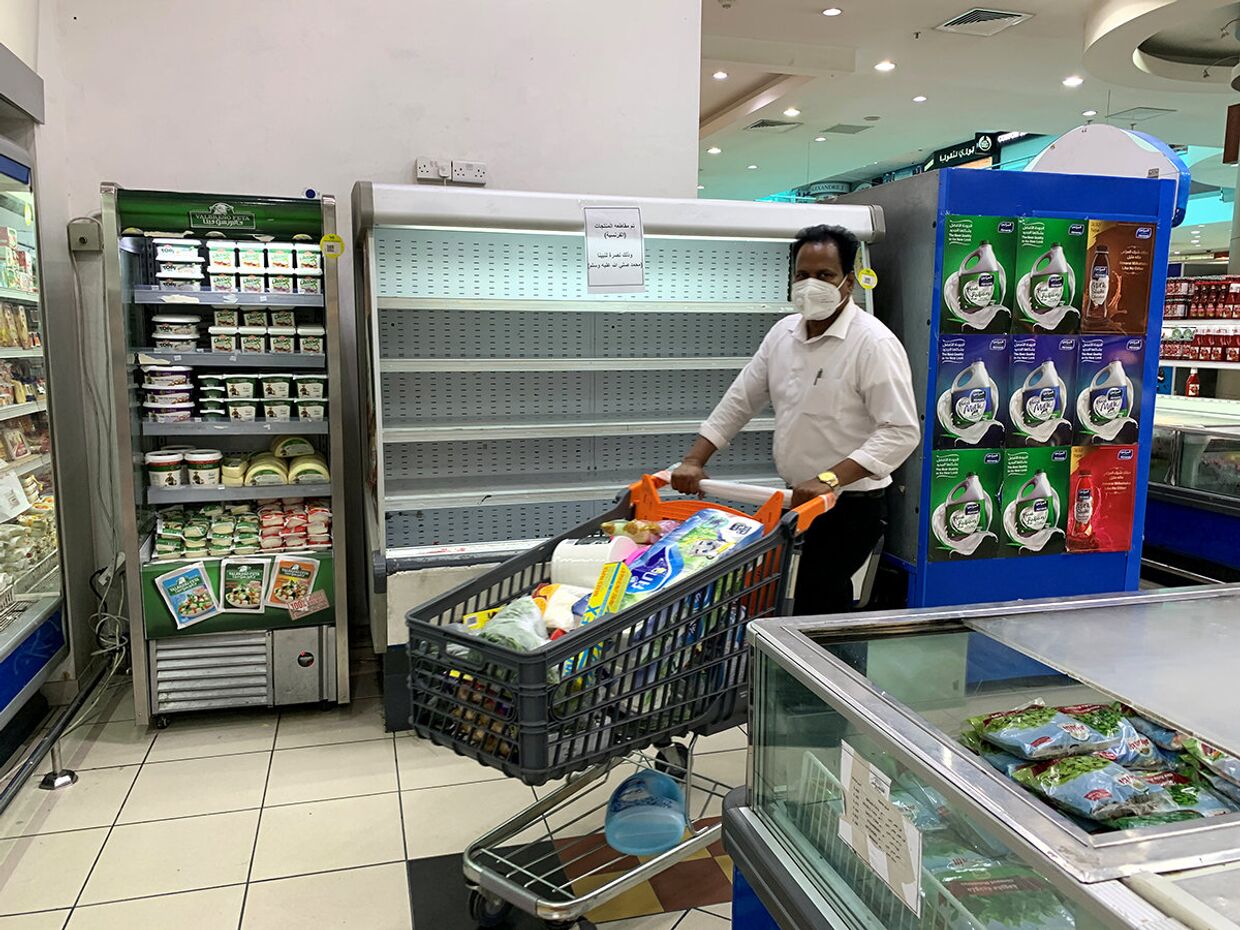 Покупатель в супермаркете в Кайфане, Кувейт