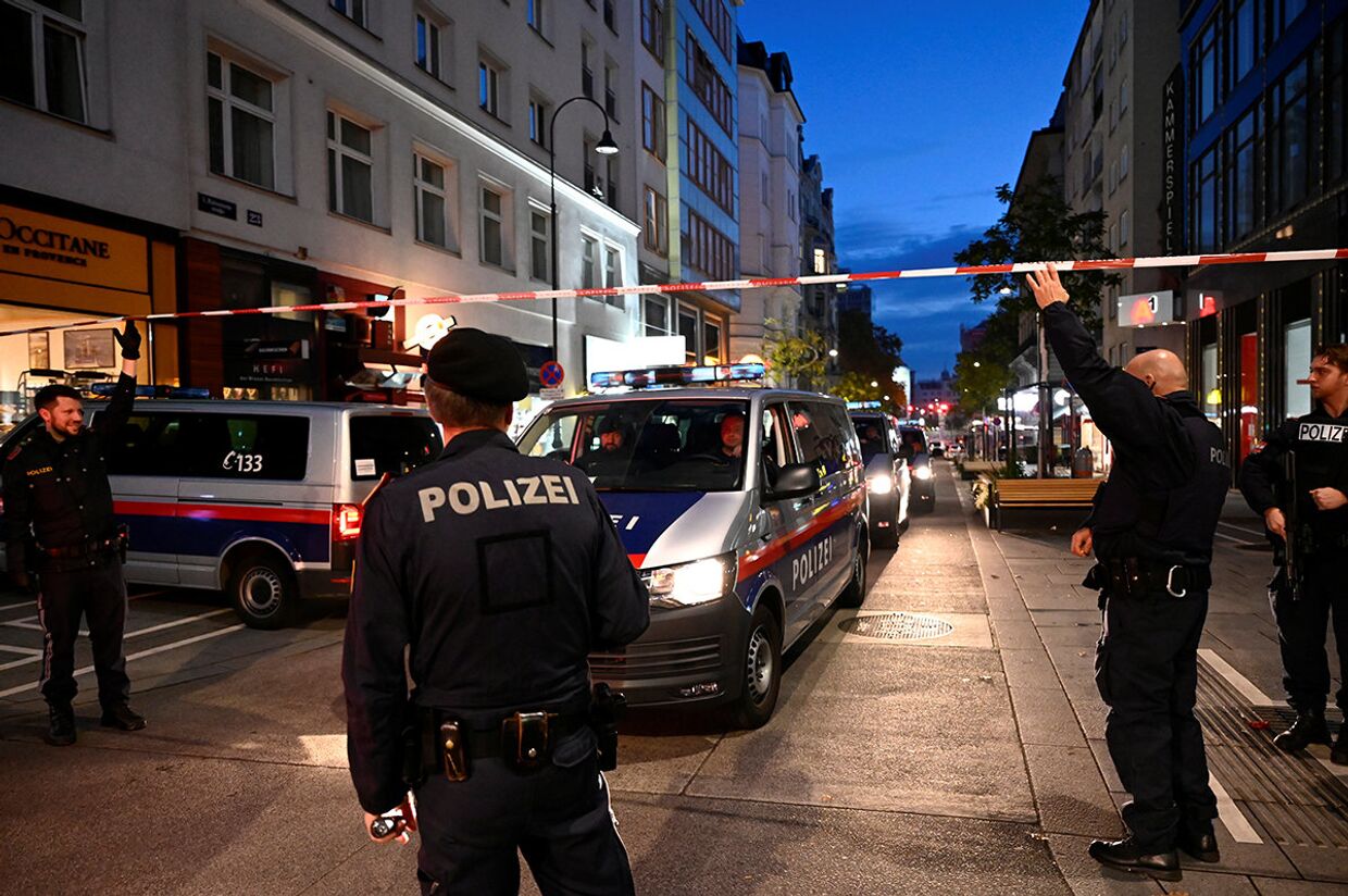 Полиция на месте перестрелки в Вене, Австрия