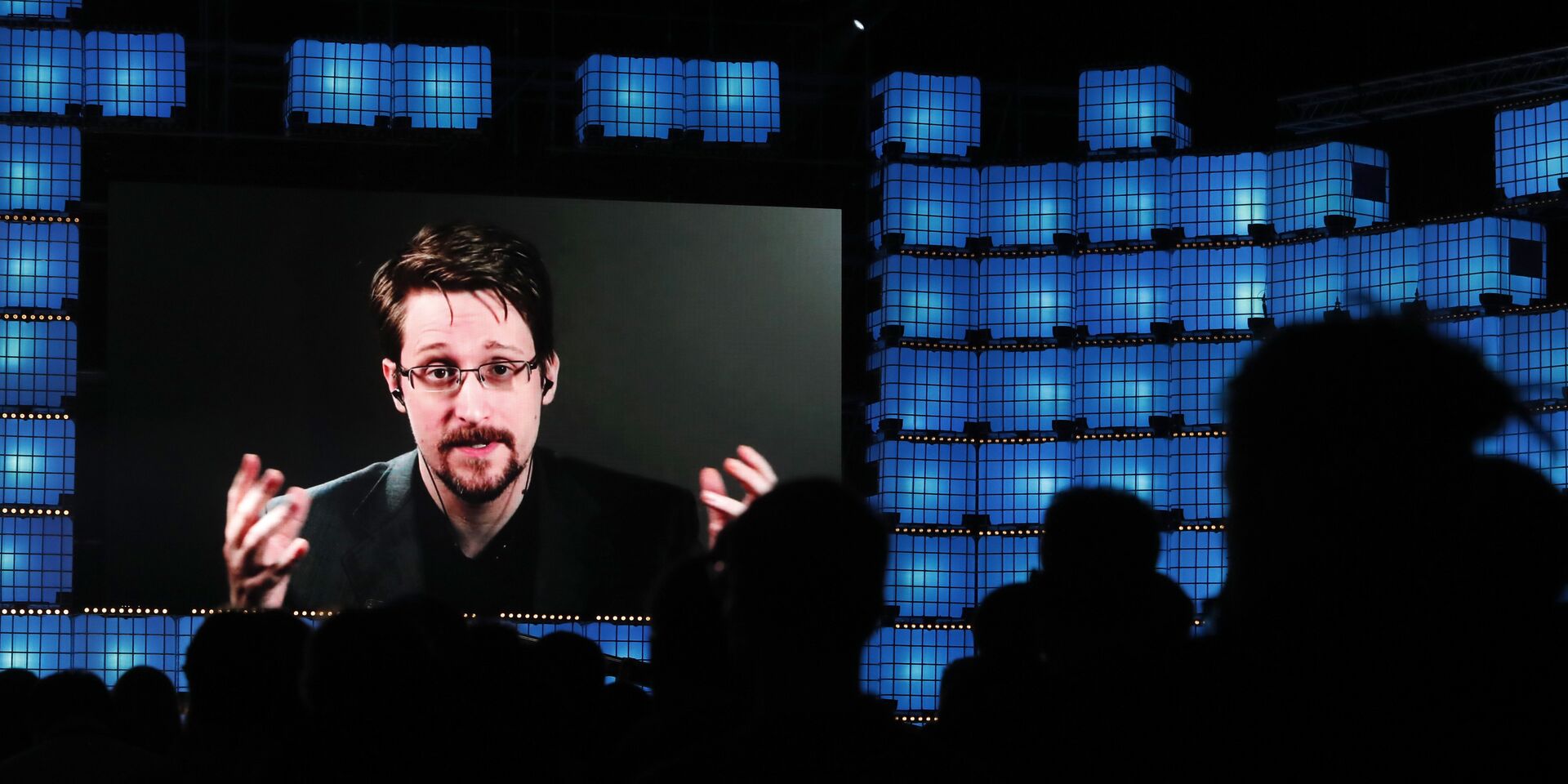 Эдвард Сноуден выступает на конференции в Португалии по видеосвязи - ИноСМИ, 1920, 03.11.2020