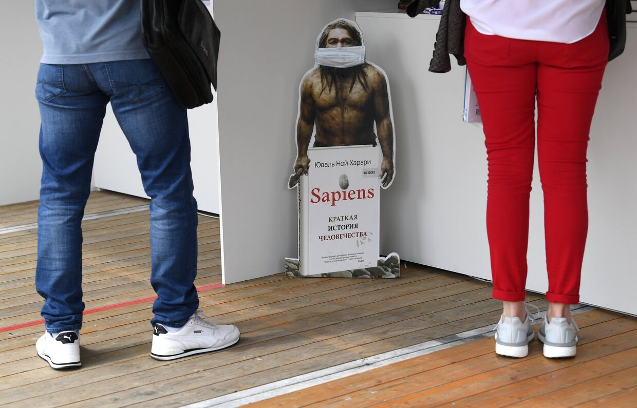 Рекламный плакат книги Sapiens Краткая история человечества