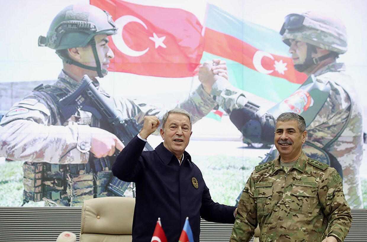 Министр обороны Азербайджана Закир Гасанов и министр обороны Турции Хулуси Акар