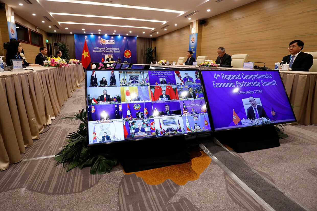 Премьер-министр Вьетнама Нгуен Суан Фук на саммите АСЕАН в Ханое, Вьетнам