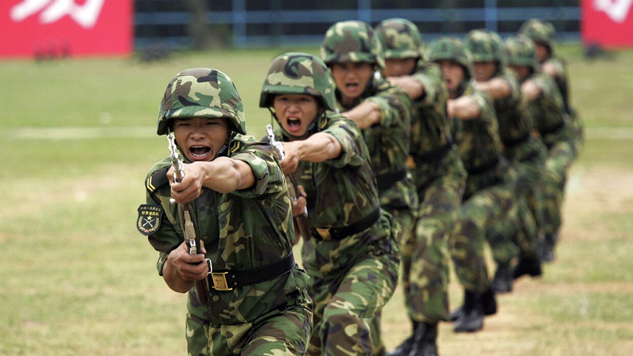 Китайские солдаты на тренировке