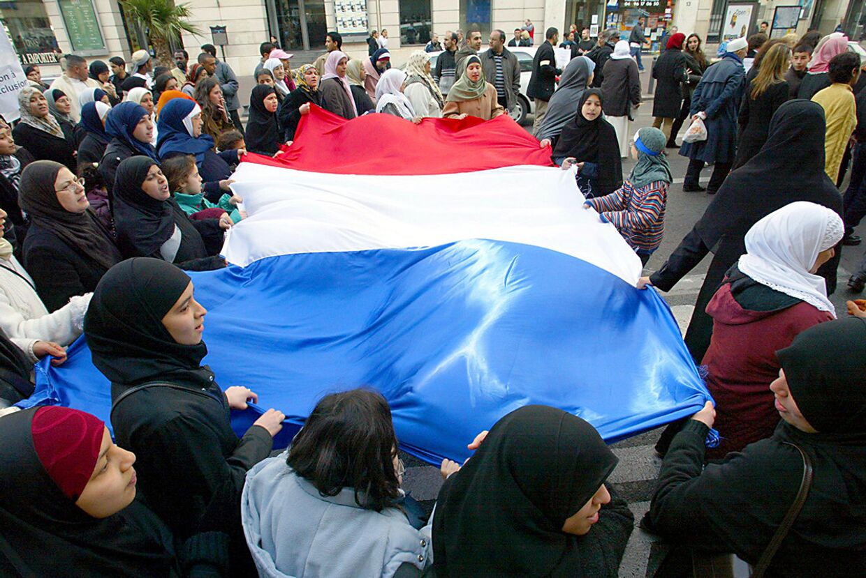 Участники протеста в Марселе, Франция