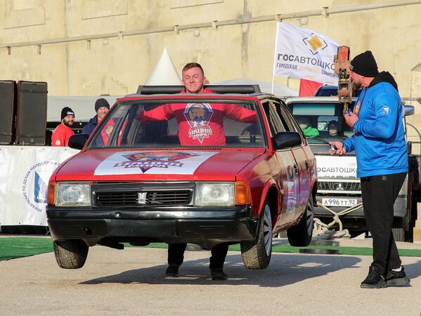 Спортсмен на турнире «Люди сильнее машин» в Севастополе