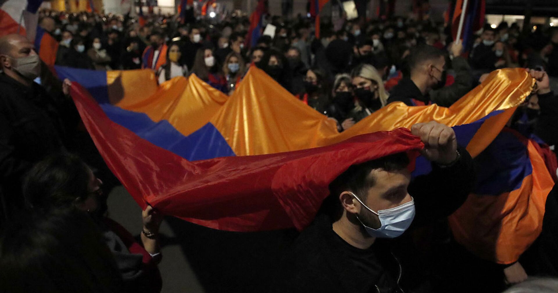 Участники акции протеста призывают к прекращению боевых действий в Нагорном Карабахе в Париже - ИноСМИ, 1920, 14.10.2020