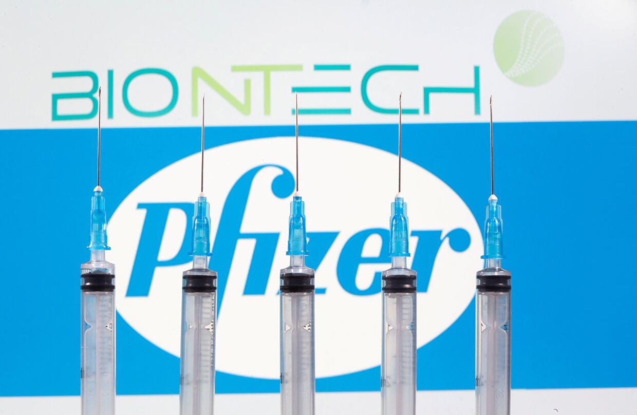 Логотипы Pfizer и BioNTech