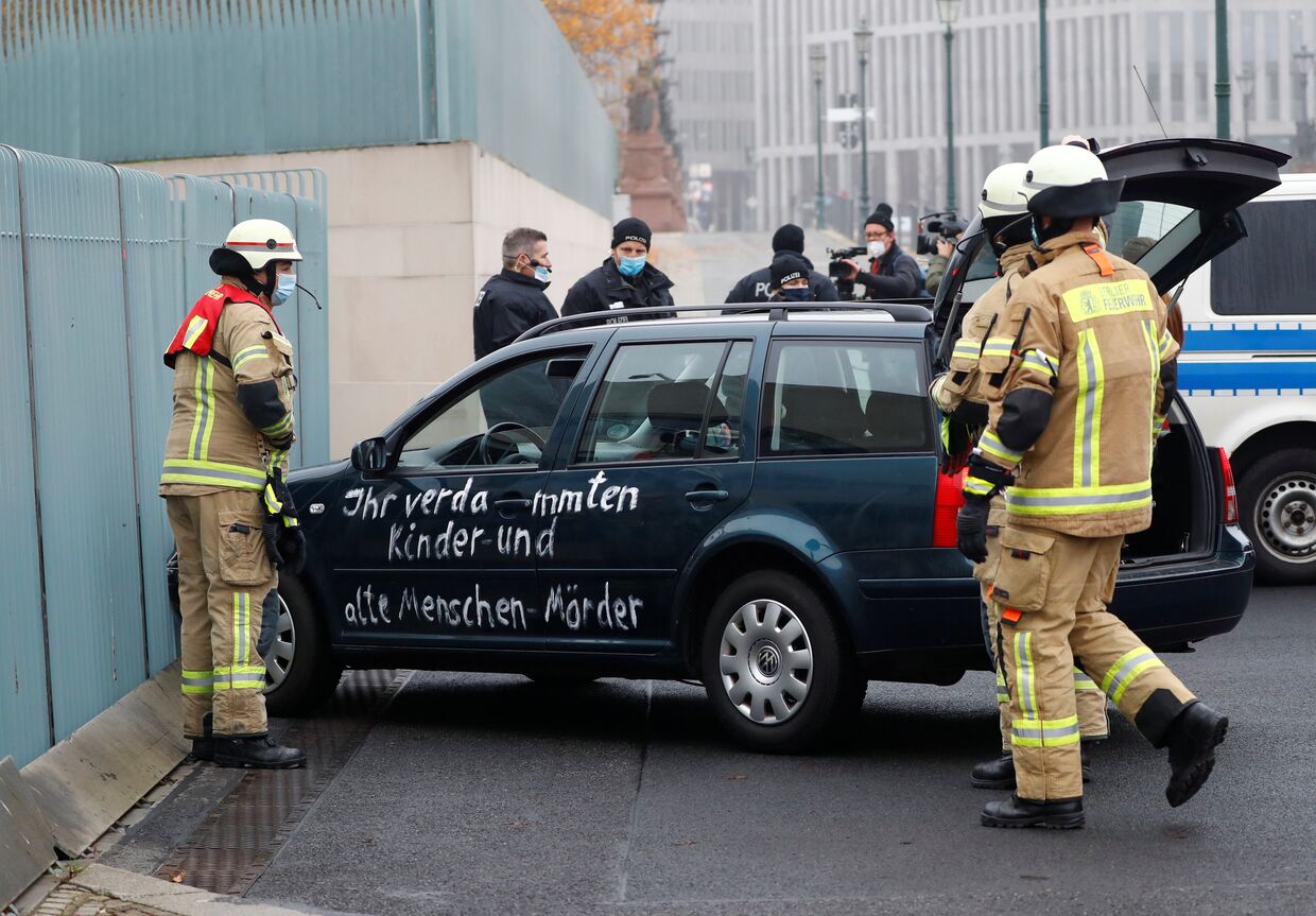 Автомобиль врезался в ворота ведомства федерального канцлера Германии