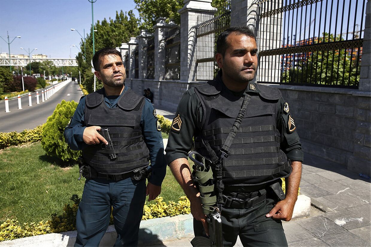 Полиция в Тегеране