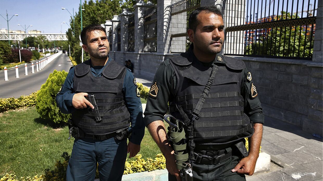 Полиция в Тегеране