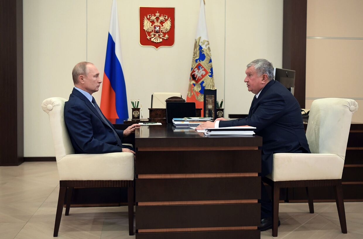 Рабочая встреча президента РФ В. Путина с главой компании Роснефть И. Сечиным