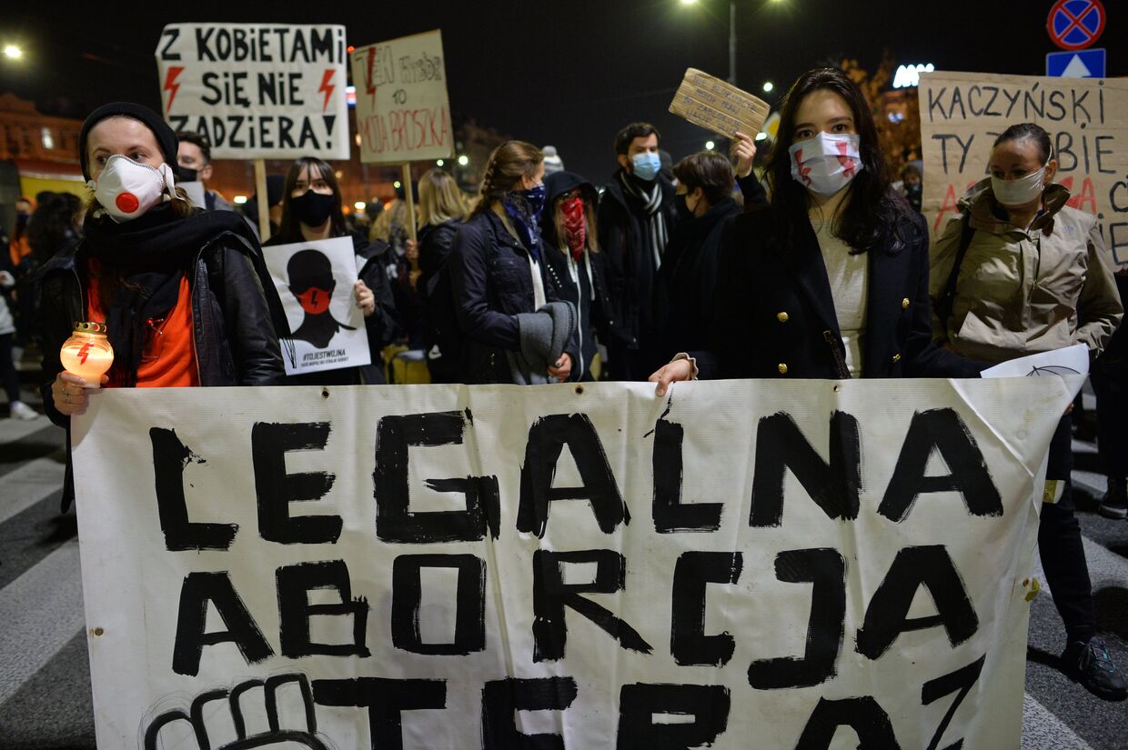 Акция против запрета абортов в Варшаве