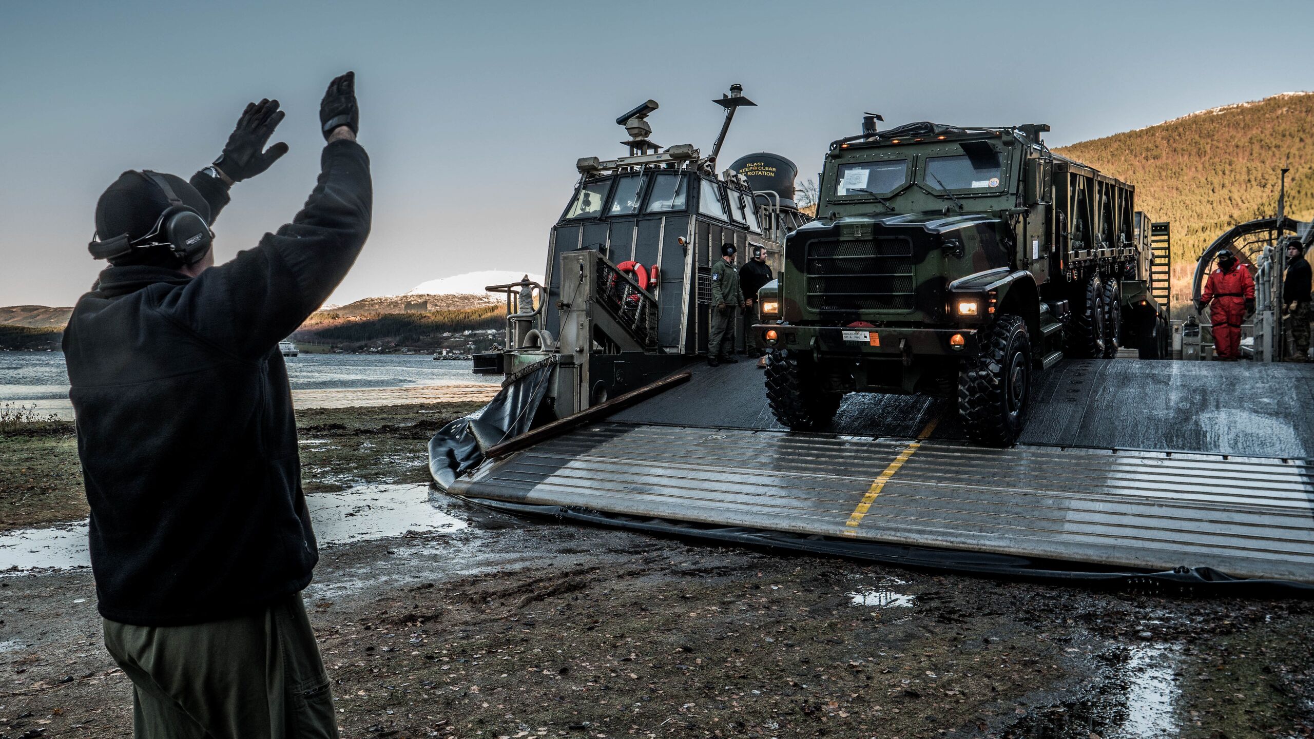Когда закончатся учения нато. Учения Trident juncture 2018. Учения НАТО 2024. Военная техника Норвегии. Военная спецтехника.