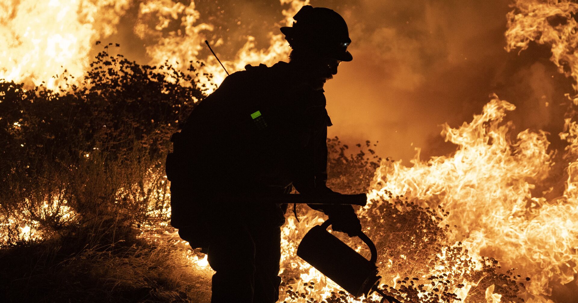 Борьба с природными пожарами на горном хребте Сан-Габриэль в округе Лос-Анджелес, Калифорния - ИноСМИ, 1920, 07.12.2020
