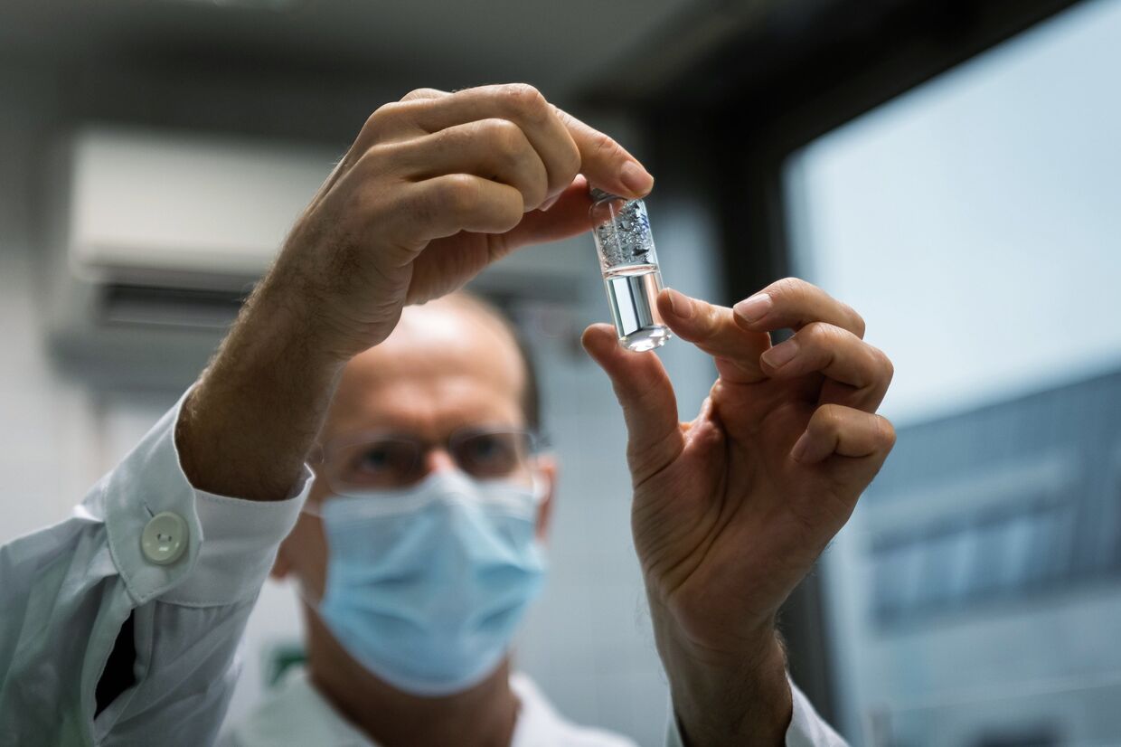 Российская вакцина от коронавируса доставлена в Венгрию