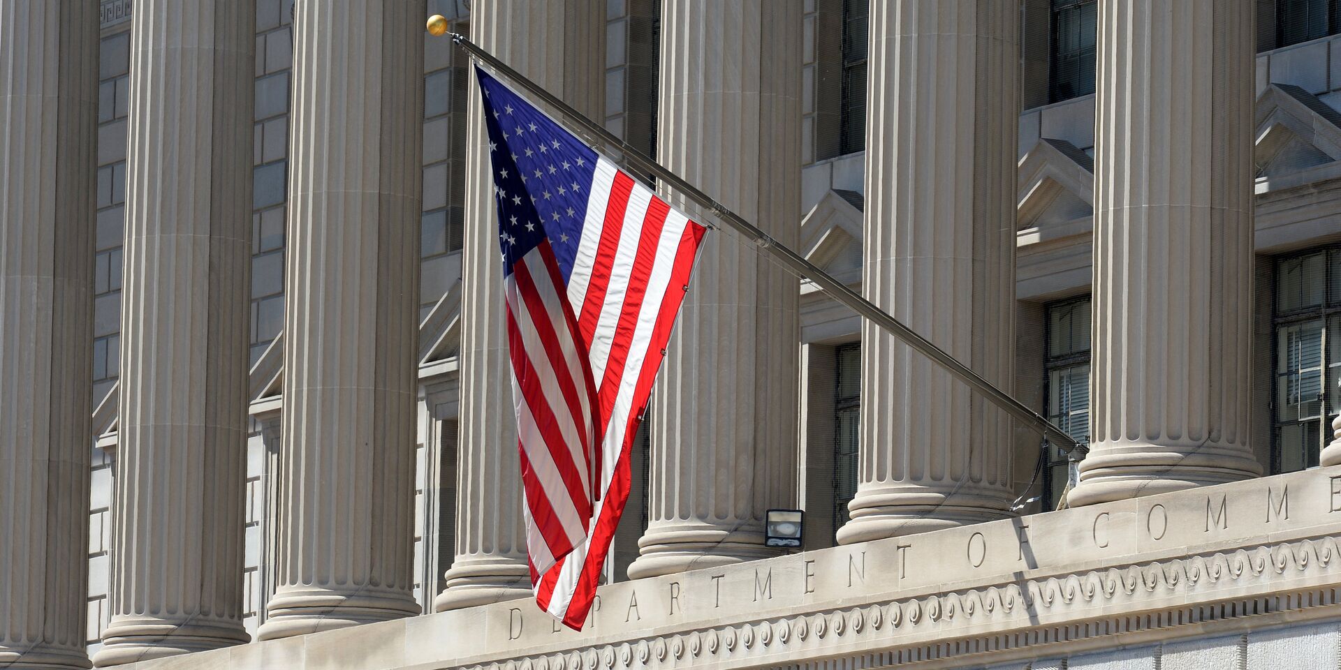 Государственный флаг США на здании министерства торговли в Вашингтоне - ИноСМИ, 1920, 22.03.2024