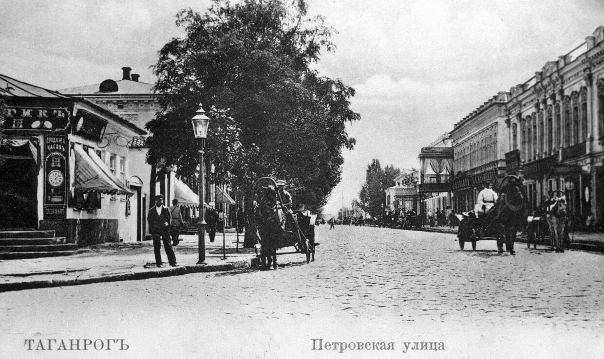 Петровская улица в городе Таганроге