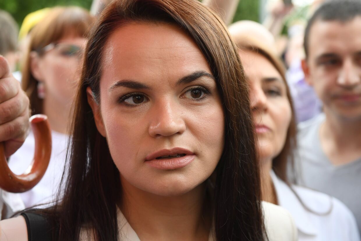 Светлана Тихановская возле избирательного участка в Минске