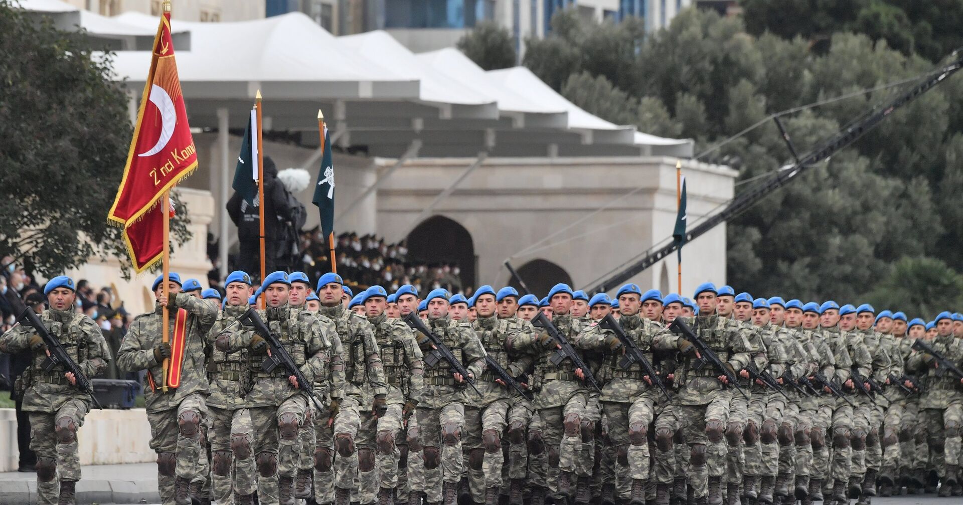 Военнослужащие турецкой армии на военном параде в Баку - ИноСМИ, 1920, 15.12.2020