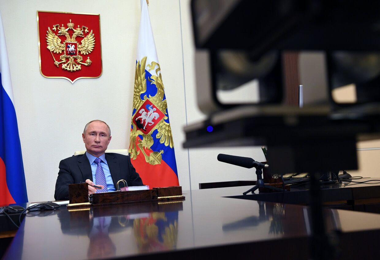 Президент РФ В. Путин принял участие в онлайн-форуме Единой России
