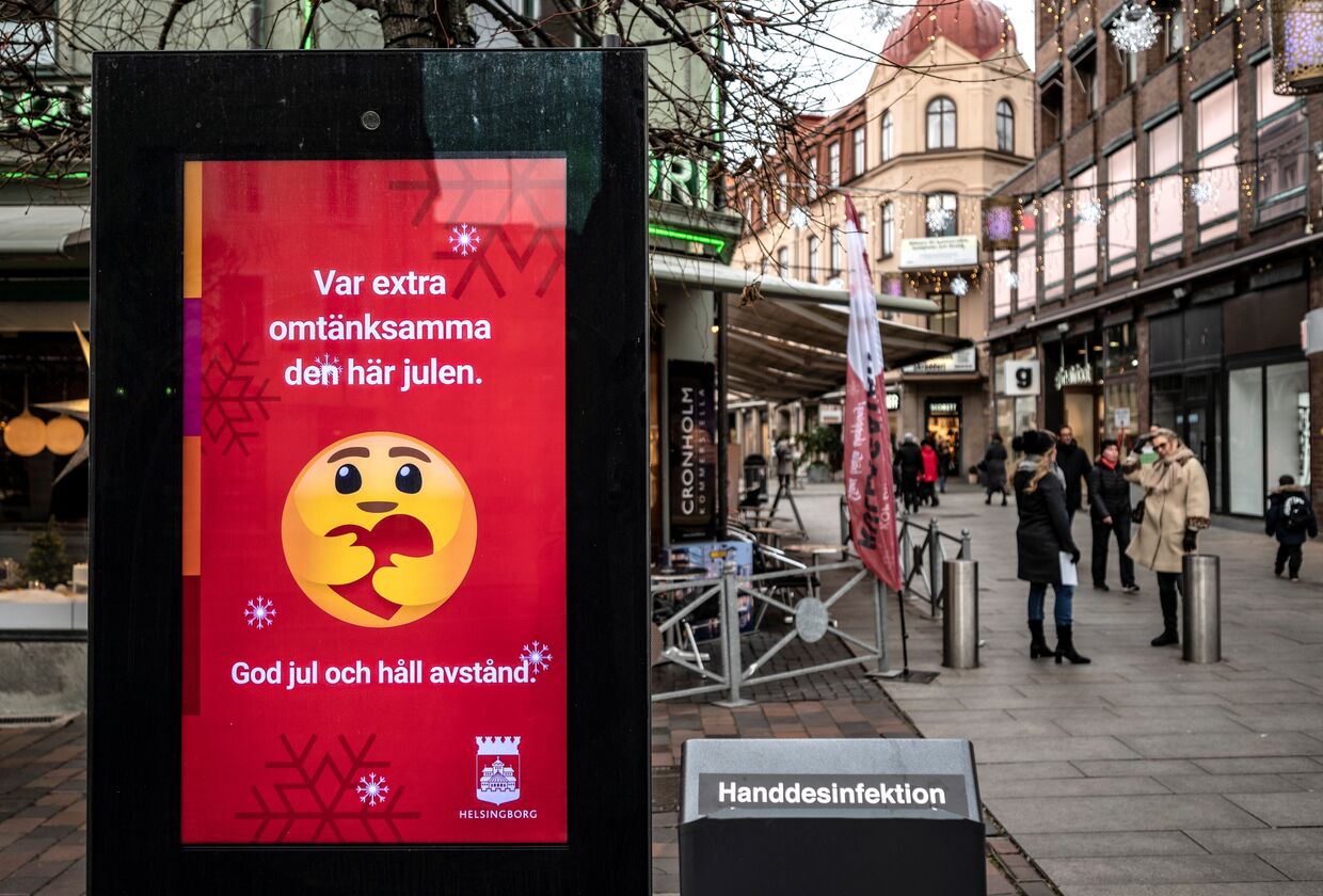 Социальная реклама, призывающая соблюдать социальную дистанцию на Рождество, Хельсингборг, Швеция