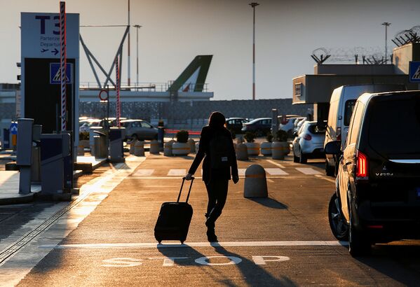 Пассажир в аэропорту Фьюмичино, Рим