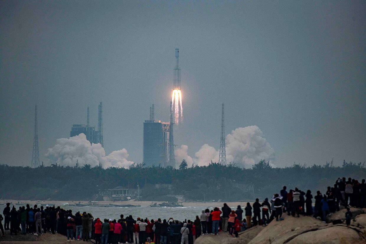 Запуск новейшей китайской ракеты-носителя «Чанчжэн-8» с космодрома Вэньчан в провинции Хайнань