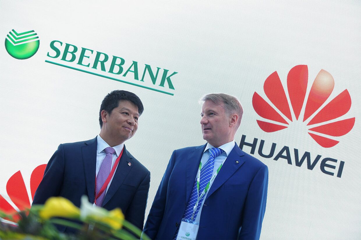 Исполнительный директор Huawei Technologies Co.,Ltd. Го Пин (слева) и президент, председатель правления ОАО Сбербанк России Герман Греф