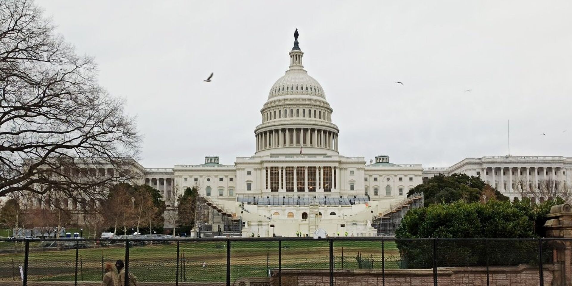 Заграждения установлены у Капитолия (здания Конгресса США) после штурма здания сторонниками Дональда Трампа - ИноСМИ, 1920, 28.10.2022