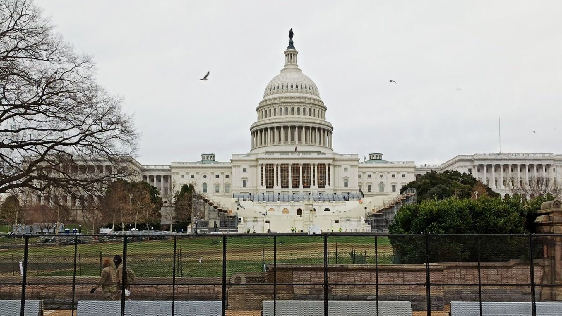 Заграждения установлены у Капитолия (здания Конгресса США) после штурма здания сторонниками Дональда Трампа - ИноСМИ, 1920, 02.11.2022