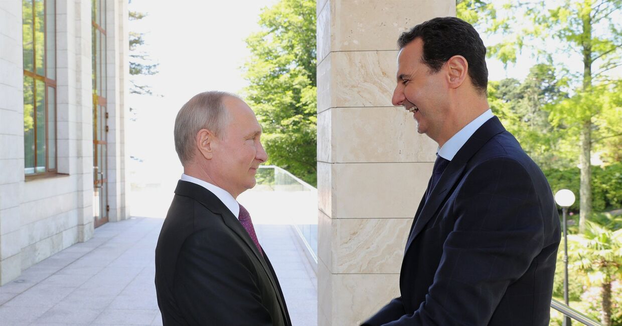 Президент РФ Владимир Путин и президент Сирийской арабской республики Башар Асад  во время встречи. 17 мая 2018