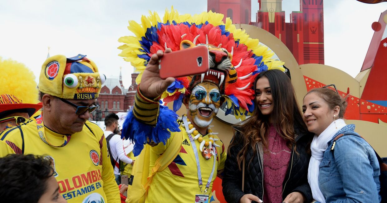 Болельщики сборной Колумбии на Манежной площади в Москве