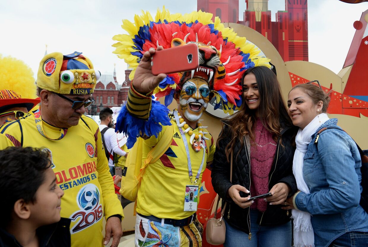 Болельщики сборной Колумбии на Манежной площади в Москве