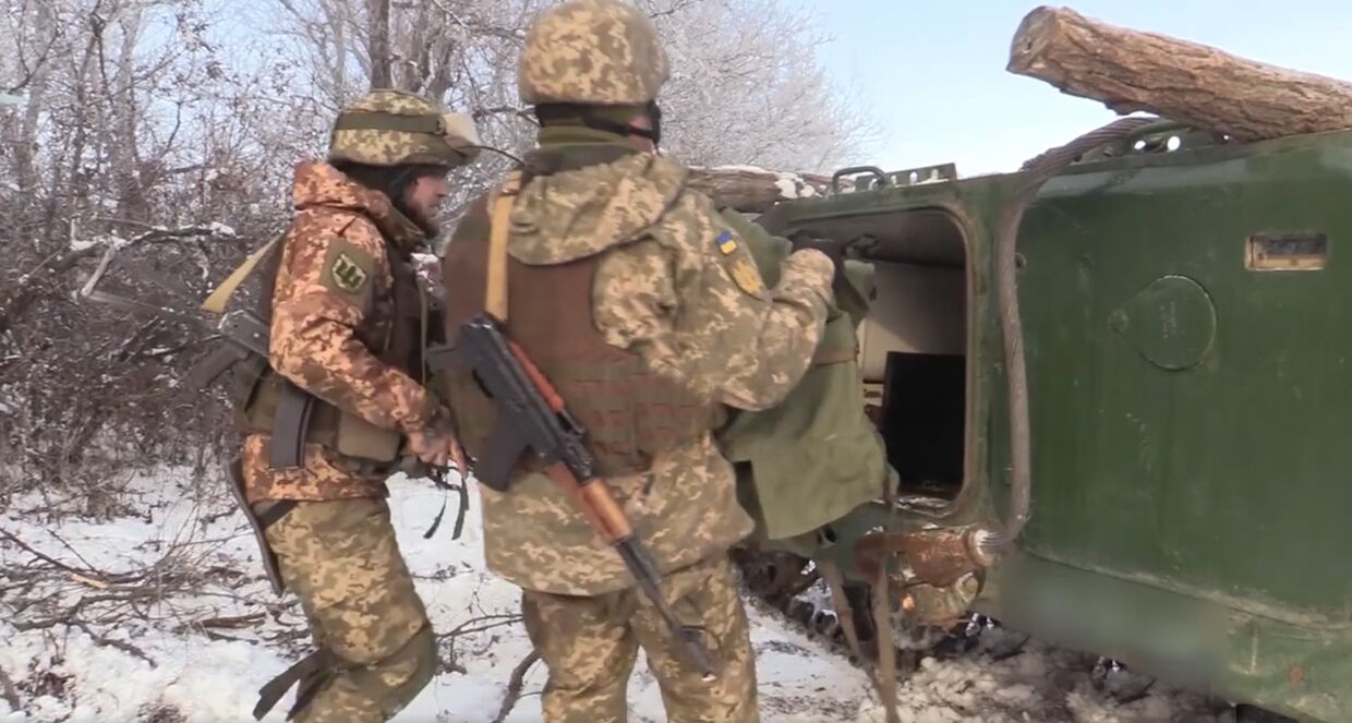 Украинские защитники показали, как уничтожат танки России и боевиков на Донбассе