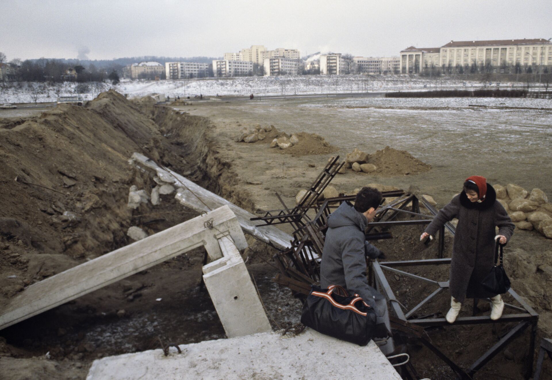 Баррикады на улицах Вильнюса в январе 1991 года - ИноСМИ, 1920, 14.01.2021