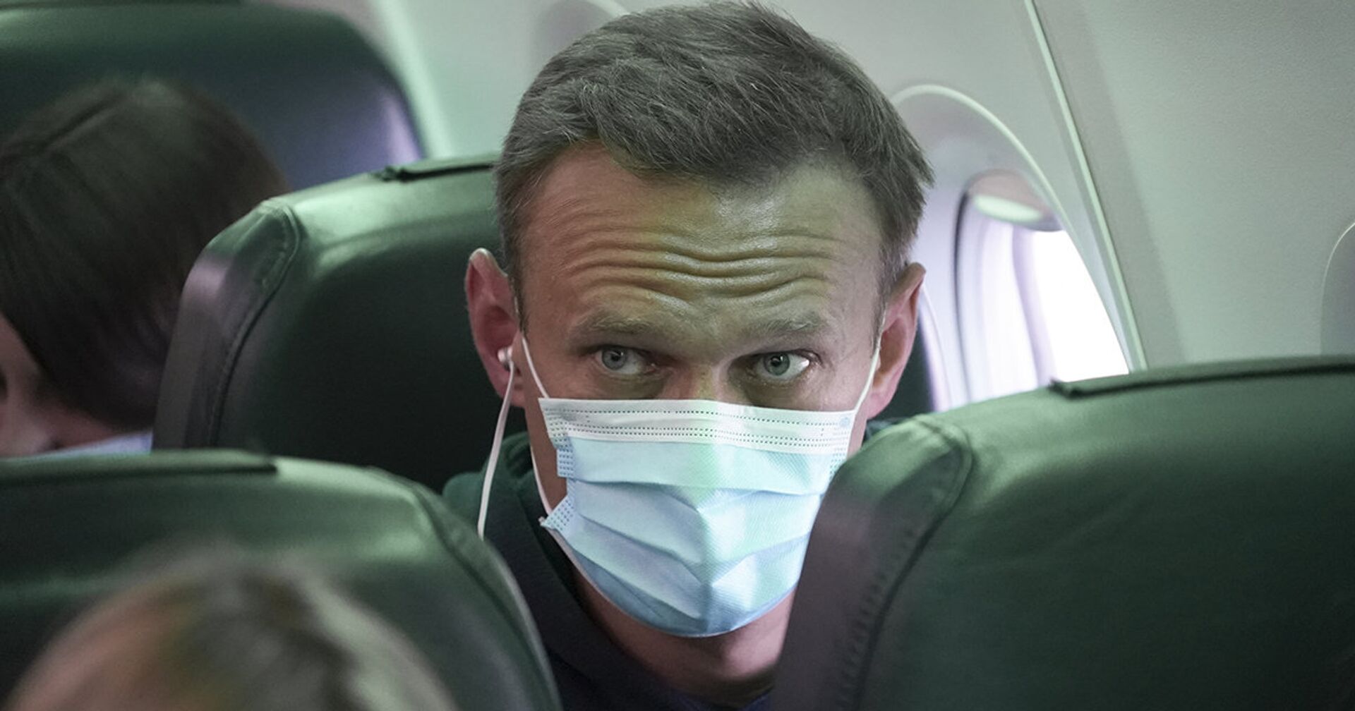 Алексей Навальный в самолете перед вылетом в Москву - ИноСМИ, 1920, 02.07.2021