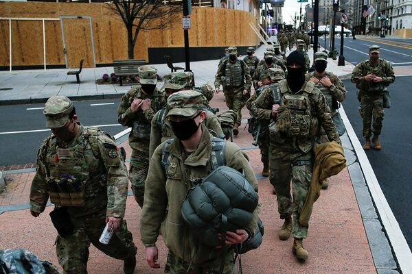 Национальная гвардия на улице в Вашингтоне